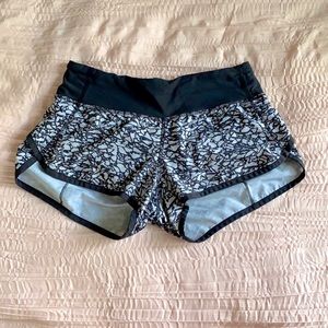Lululemon black and white speed up shorts size 2